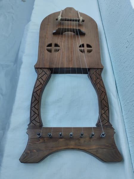 Kravik Lyre-slika-2