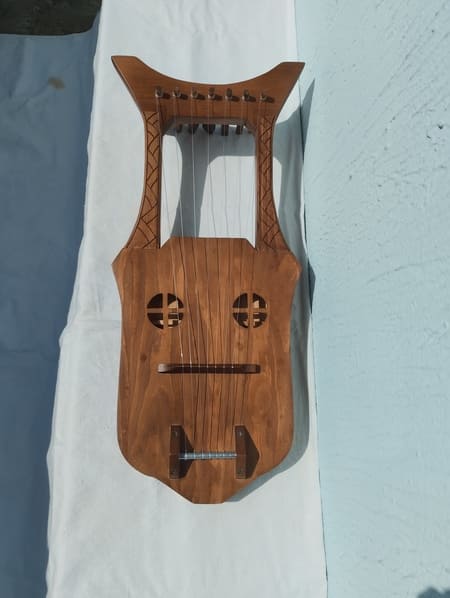 Kravik Lyre-slika-2